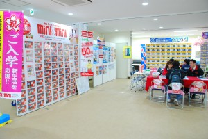 会場のC棟1Fロビー ミニミニは入ってすぐの場所です。