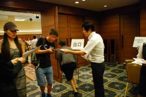 お部屋探しのチラシを配布