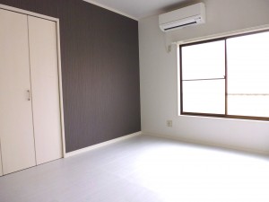 濃い目のアクセントクロスで落ち着いた雰囲気に