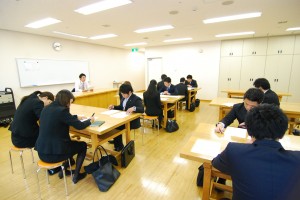 講義を行うミニミニ吉祥寺店　倉田店長