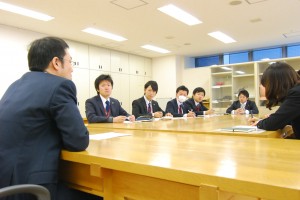 伊藤課長の講義を聴く新卒社員