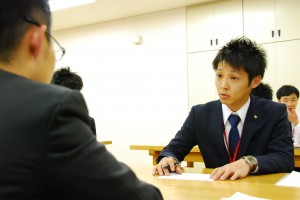 ミニミニ立川北口店　榎本社員